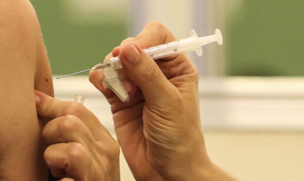 Você está visualizando atualmente Imunidade pós-vacina pode demorar semanas, dizem especialistas