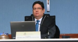 Leia mais sobre o artigo TCE mantém conselheiro Ari Moutinho na relatoria das contas do governo