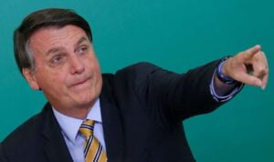 Read more about the article Comprar vacina ‘só se for na casa da tua mãe’, diz Bolsonaro