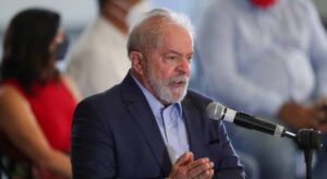 Read more about the article Lula tenta aproximação com exército brasileiro 