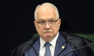 Leia mais sobre o artigo Pró-Lula | Réus da Lava Jato querem declarar Curitiba incompetente