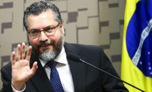 Read more about the article URGENTE | Ernesto Araújo pede demissão do Ministério das Relações Exteriores