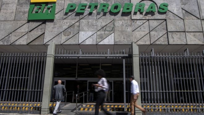 Você está visualizando atualmente Petrobras anuncia aumento de quase 40% no gás natural para distribuidoras