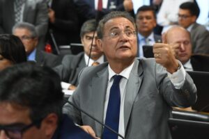 Leia mais sobre o artigo Renan Calheiros diz que Bolsonaro “deu uma de charlatão”