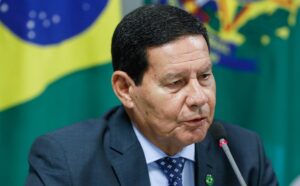 Leia mais sobre o artigo Bolsonaro vai escolher outro vice para reeleição, diz Mourão