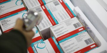 Amazonas recebe 64.700 novas doses de vacinas contra a Covid-19