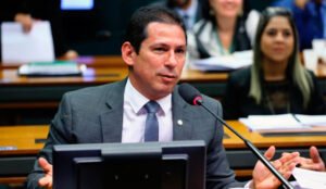 Leia mais sobre o artigo Eleições 2022 | Marcelo Ramos chama prefeitos do AM 