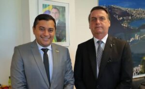 Leia mais sobre o artigo Wilson Lima sanciona lei que entrega título de Cidadão a Jair Bolsonaro
