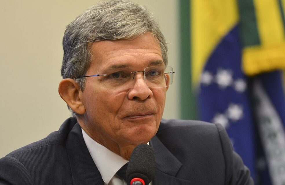 Você está visualizando atualmente Joaquim Silva e Luna toma posse como presidente da Petrobras