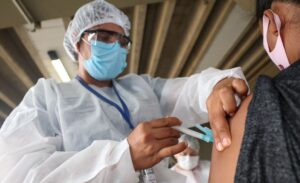 Leia mais sobre o artigo Covid-19 | Aproximadamente 70 mil pessoas deixam de tomar a 2ª dose da vacina no AM