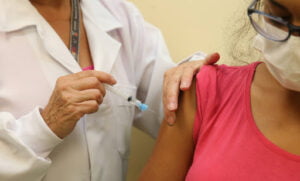 Read more about the article Prefeitura ultrapassa a meta de vacinação em grupos prioritários iniciais
