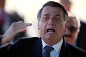Read more about the article ‘Daqui para frente eu vou agir’, diz Bolsonaro, após ameaçar usar Exército
