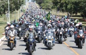 Read more about the article Bolsonaro participa de ato com motociclistas no Rio de Janeiro