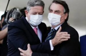 Leia mais sobre o artigo Lira diz estar analisando pedidos de impeachment contra Bolsonaro na Câmara
