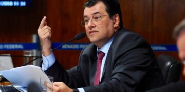 Deputados denunciam relação de Eduardo Braga com sócio da Eletrobrás