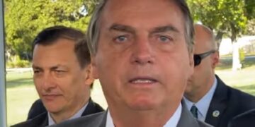 ‘Maconha pode, cloroquina não’, diz Bolsonaro sobre projeto que libera cultivo da planta