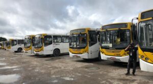 Leia mais sobre o artigo Rodoviários paralisam parte de frota de ônibus em Manaus