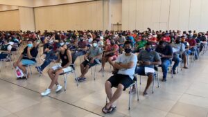 Read more about the article Em Manaus, posto de vacinação contra a Covid têm longas filas antes mesmo da abertura de portões