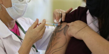 Prefeitura inicia vacinação em pessoas de 18 a 59 anos sem comorbidades