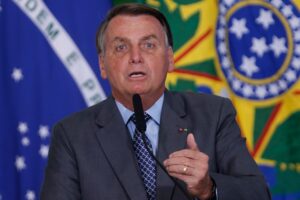 Read more about the article Bolsonaro diz que ‘errou’ sobre TCU, mas defende que há supernotificação de mortes