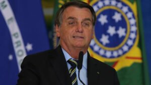Read more about the article Bolsonaro chama Omar Aziz e Renan Calheiros de “patifões”