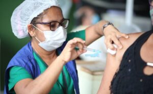 Leia mais sobre o artigo Semsa suspende vacinação contra Covid-19 nesta segunda-feira