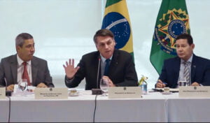 Read more about the article Bolsonaro faz reunião ministerial para definir compra de vacinas e Bolsa Família