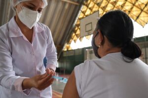 Read more about the article Prefeitura divulga calendário de vacinação para população de 50 a 53 anos