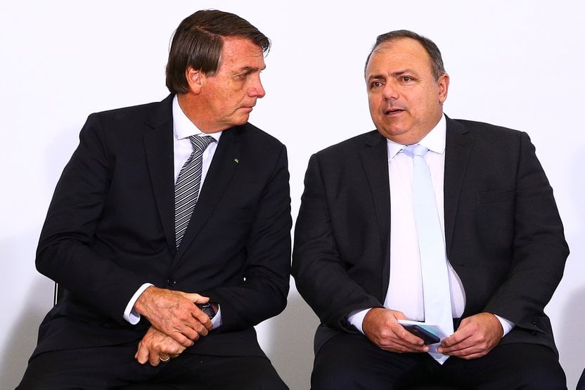 Você está visualizando atualmente Pazuello pediu demissão de servidor acusado de negociar propina, mas Bolsonaro vetou, diz rádio
