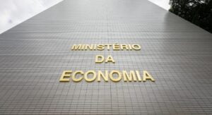 Read more about the article Governo economiza R$ 20 bilhões com redução de servidores públicos federais