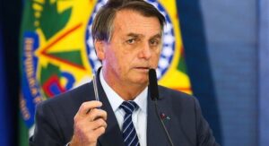 Leia mais sobre o artigo Bolsonaro deu entrada no HFA para “investigar soluços”