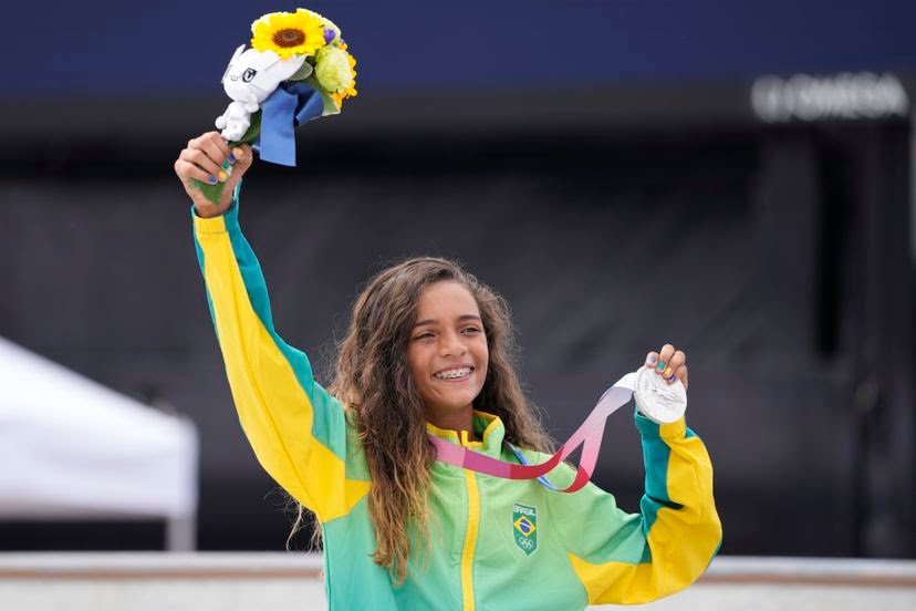 You are currently viewing Tóquio | Rayssa Leal faz história e leva a medalha de prata no skate para o Brasil