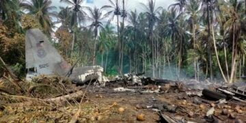Avião militar cai nas Filipinas e deixa ao menos 45 mortos
