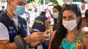 Read more about the article Wilson Lima acompanha início do 3º mutirão Vacina Amazonas na capital