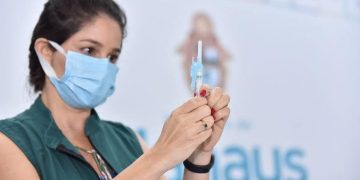 Manaus recebe 58 mil doses e Prefeitura amplia postos de vacinação contra a Covid-19