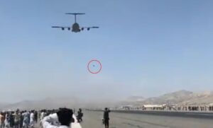 Read more about the article Políticos do Amazonas reagem a vídeos de afegãos caindo de avião em Cabul