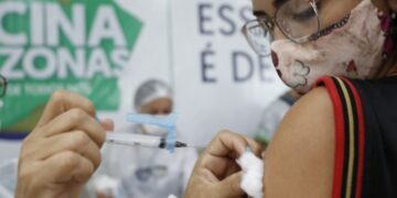Variante Delta | Campanha de vacinação em 17 municípios será intensificada no público adolescente