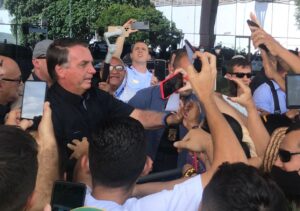 Leia mais sobre o artigo Bolsonaro desembarca em Manaus acompanhado de deputados e ministros