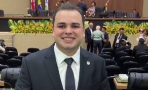 Leia mais sobre o artigo Presidente da Assembleia, Roberto Cidade vai assumir comando do PV no Amazonas