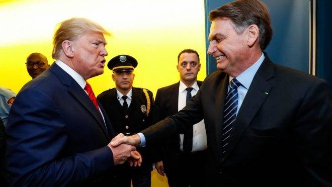 Você está visualizando atualmente Trump elogia Bolsonaro durante evento nos EUA: ‘Trabalha duro para ajudar o povo’