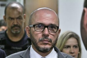 Read more about the article Delegado preso por morte de advogado cumprirá pena com tornozeleira