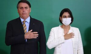 Leia mais sobre o artigo Bolsonaro diz que Michelle se vacinou contra a Covid