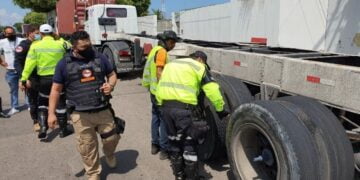 Prefeitura realiza operação ‘Carga Pesada’ para fiscalizar carretas irregulares