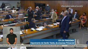 Leia mais sobre o artigo Senadores Renan Calheiros e Jorginho Mello trocam xingamentos durante sessão da CPI da Covid