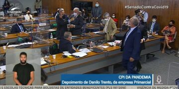 Senadores Renan Calheiros e Jorginho Mello trocam xingamentos durante sessão da CPI da Covid