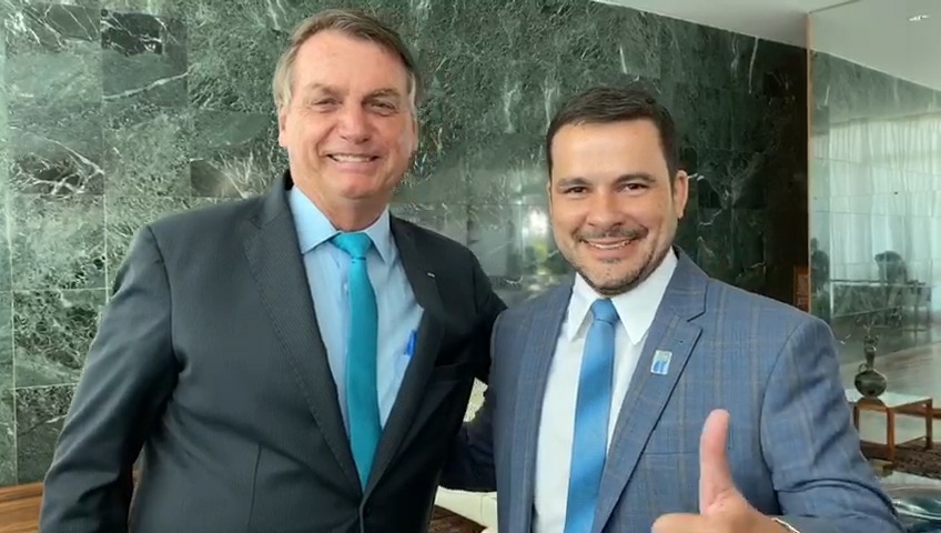 You are currently viewing Bolsonaro apresenta Projeto de Lei que trata do Marco Civil da Internet e Alberto Neto diz que PL trará liberdade de expressão