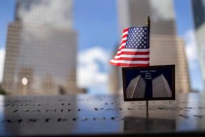 Leia mais sobre o artigo Familiares das vítimas do 11 de setembro prestam homenagens no Marco Zero