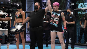 Leia mais sobre o artigo Lutadora trans vence disputa contra mulher em estreia no MMA