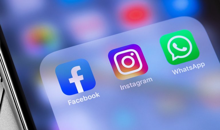 WhatsApp, Facebook e Instagram ficam fora do ar globalmente por 7 horas