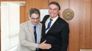 Read more about the article Em carta, Roberto Jefferson diz que Bolsonaro se viciou em dinheiro público